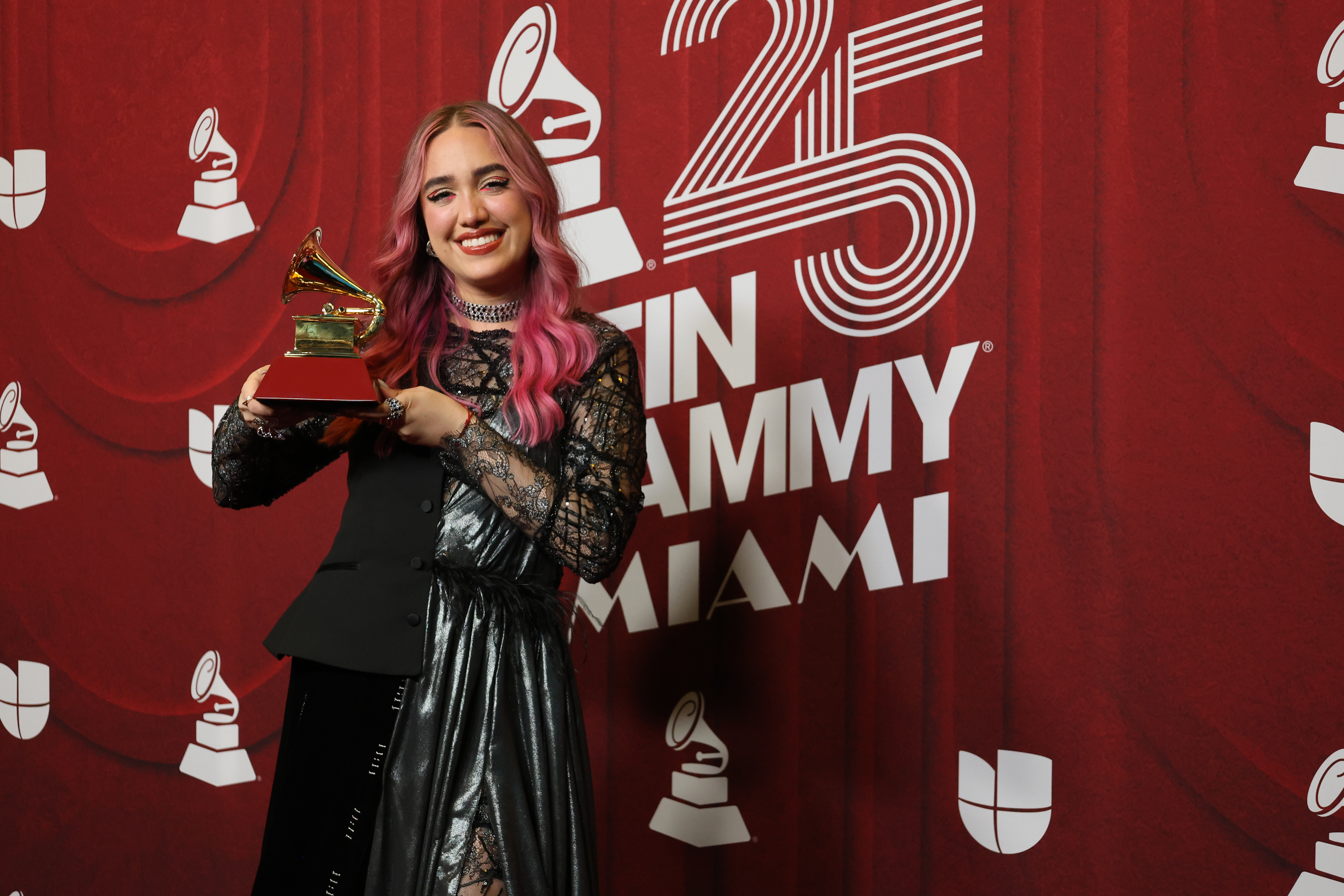 ¿Quién es Ela Taubert?, artista colombiana revelación en los Grammy Latinos 2024