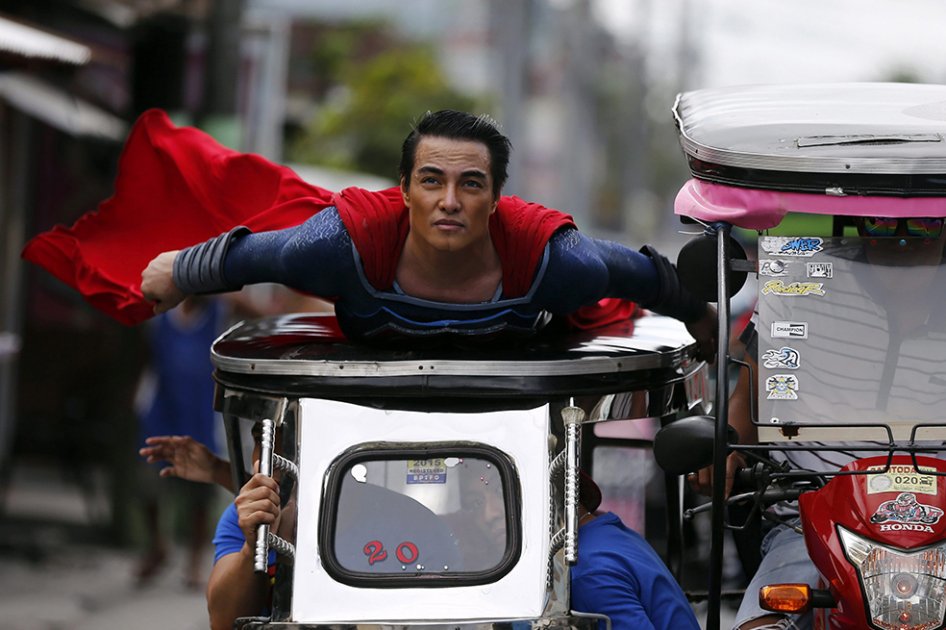 Herbert Chavez, el filipino que se ha operado 26 veces para ser como Superman