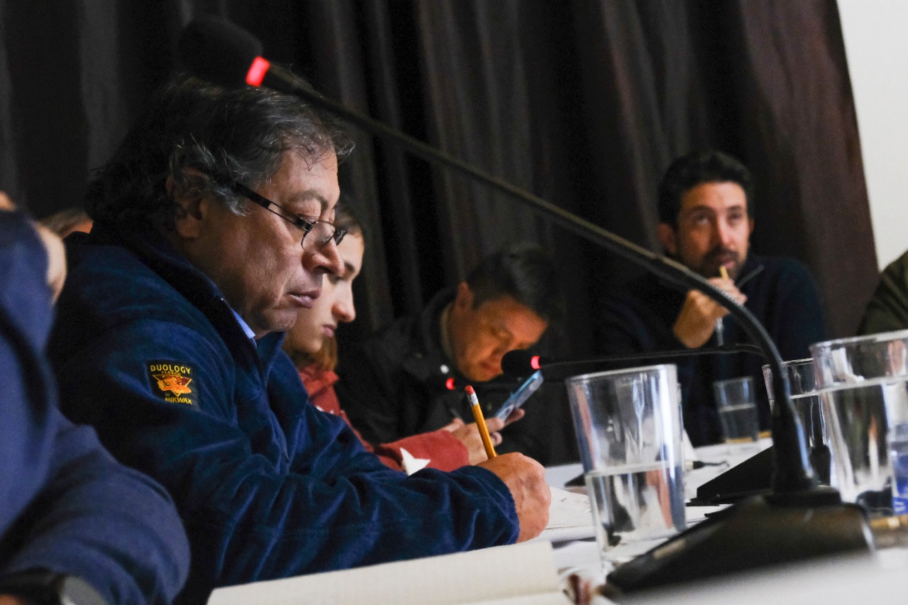 Desde Ipiales, Gobierno recibe 450 mil galones de combustible para dotar a Nariño