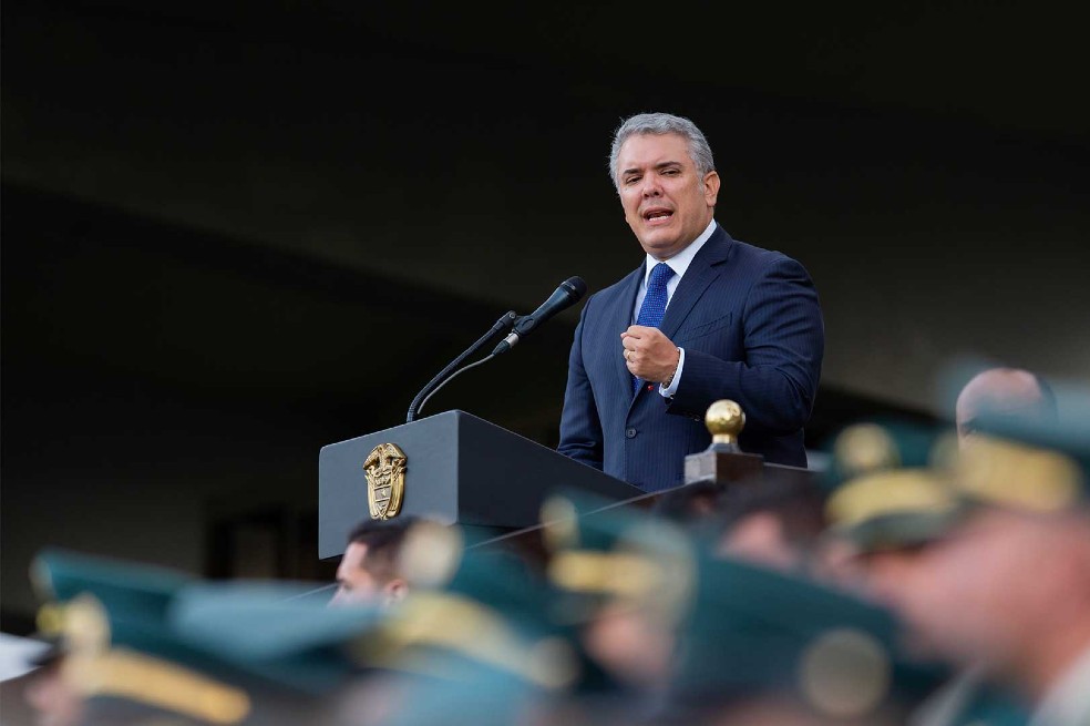 Presidente deberá reglamentar un sistema electrónico de quejas contra la Policía
