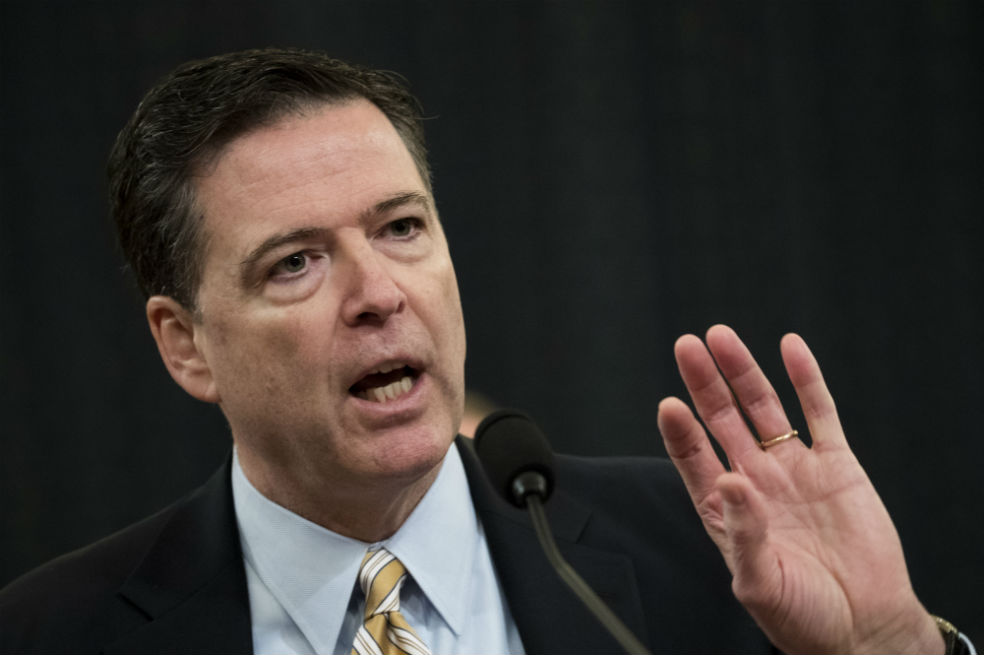 Donald Trump despide al director del FBI