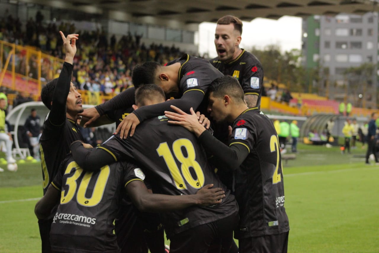 Las mejores imágenes del partido entre Fortaleza y Bucaramanga este lunes en el Estadio de Techo.