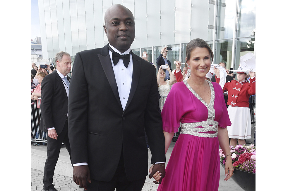 Escándalo en la monarquía de Noruega. Princesa vende su boda, reyes se pronuncian