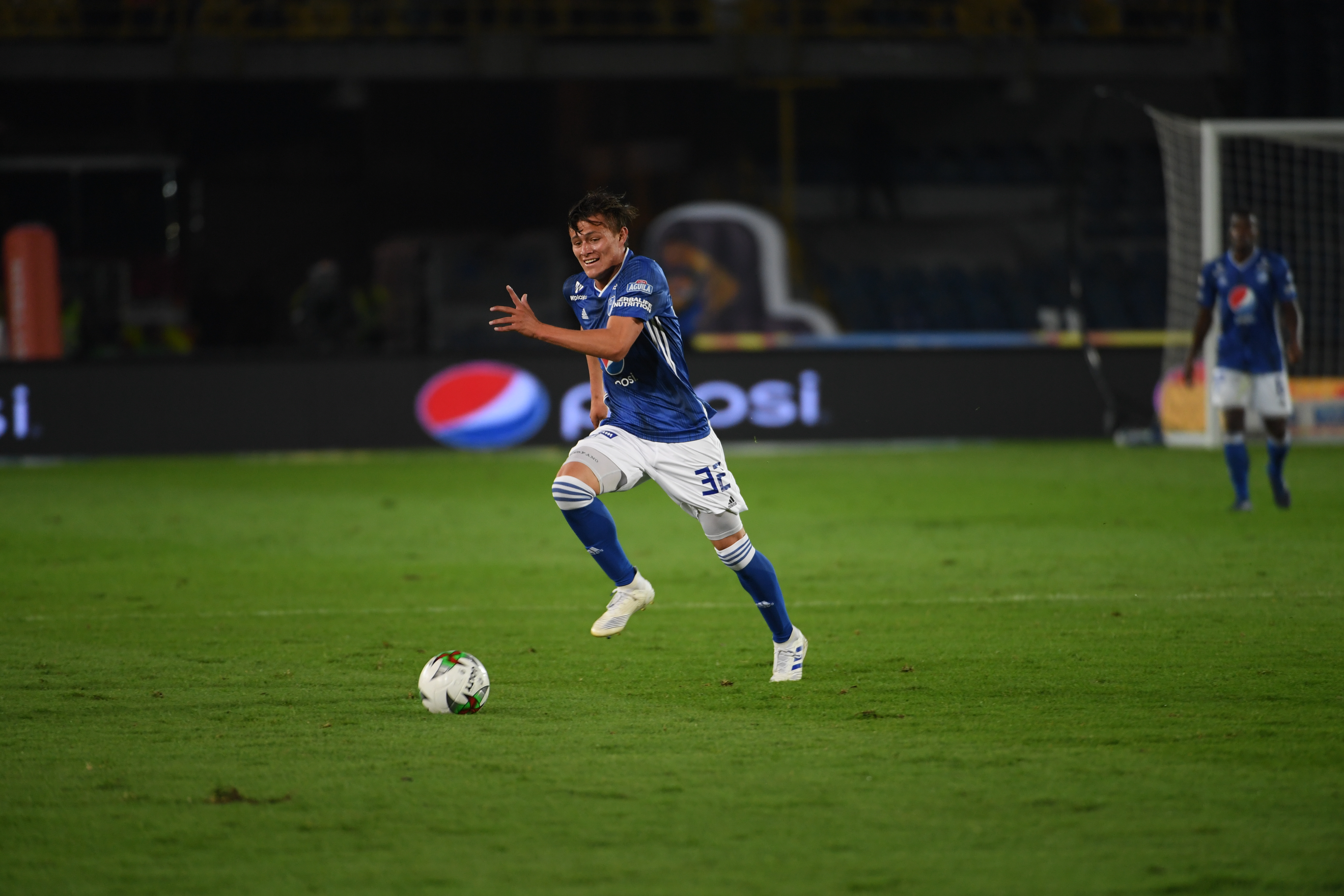 Futbolista colombiano que juega como extremo derecho de Millonarios, en el partido ante Cúcuta por la Liga Águila I 2019.