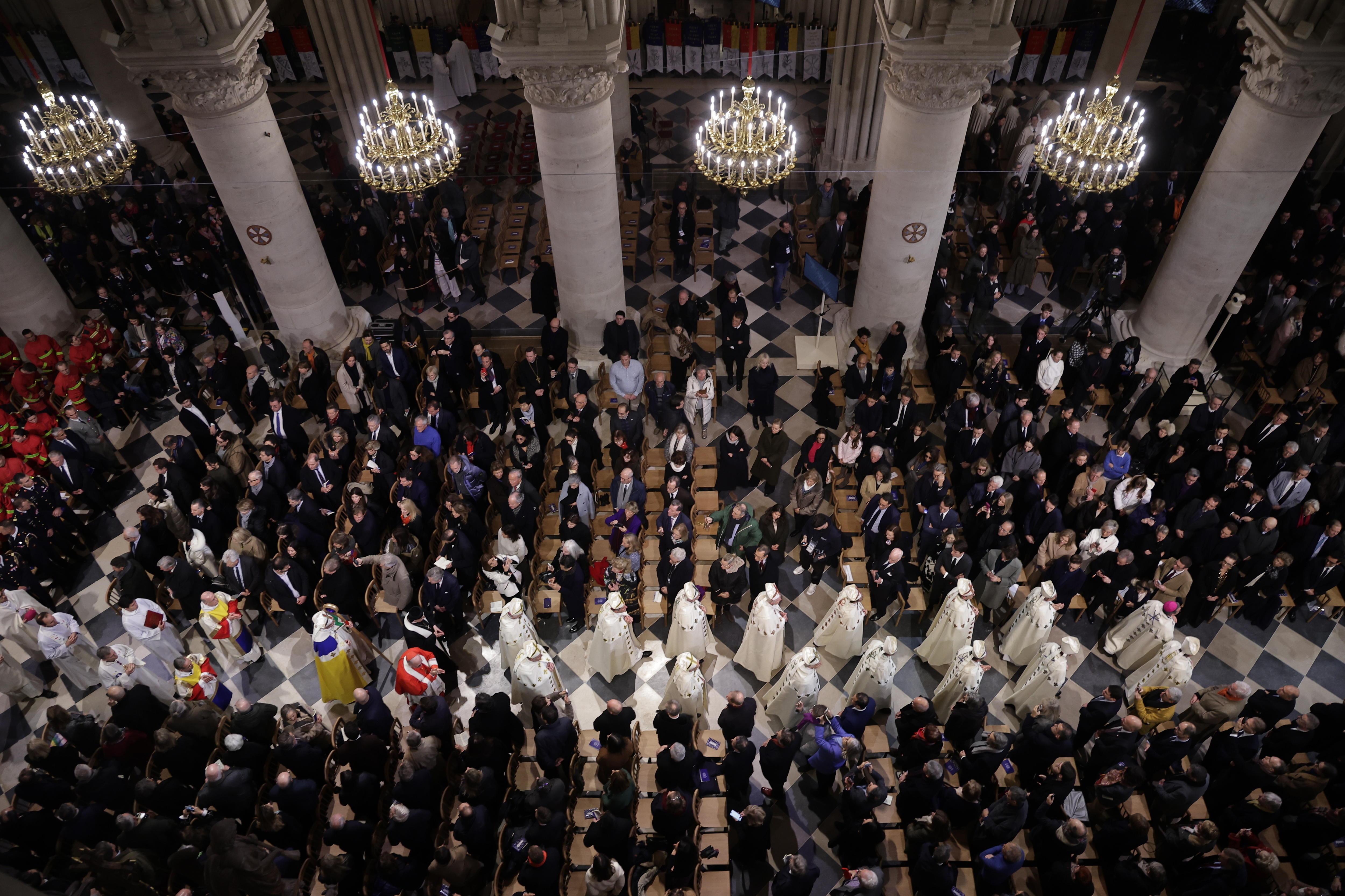 Paris (France), 07/12/2024.- Clerics arrive to attend the reopening ceremony of the Notre Dame de Paris Cathedral in Paris, France 07 December 2024. Paris'Äô Cathedral took almost 6 years to rebuild after been severely damaged in a devastating fire that broke out on 15 April 2019. (Francia) EFE/EPA/CHRISTOPHE PETIT TESSON / POOL