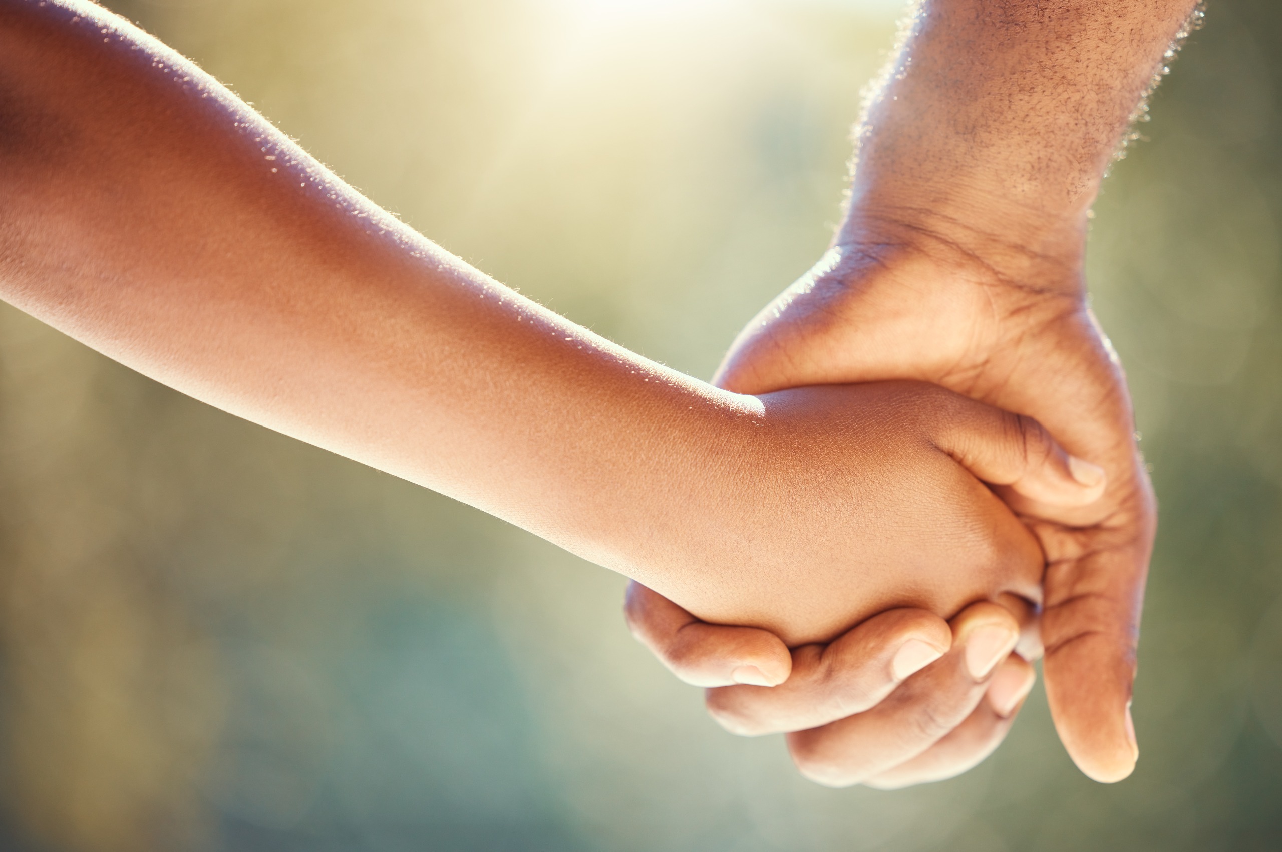 Padre se llevó a su hijo a Francia y no regresó: madre colombiana libra batalla judicial e internacional