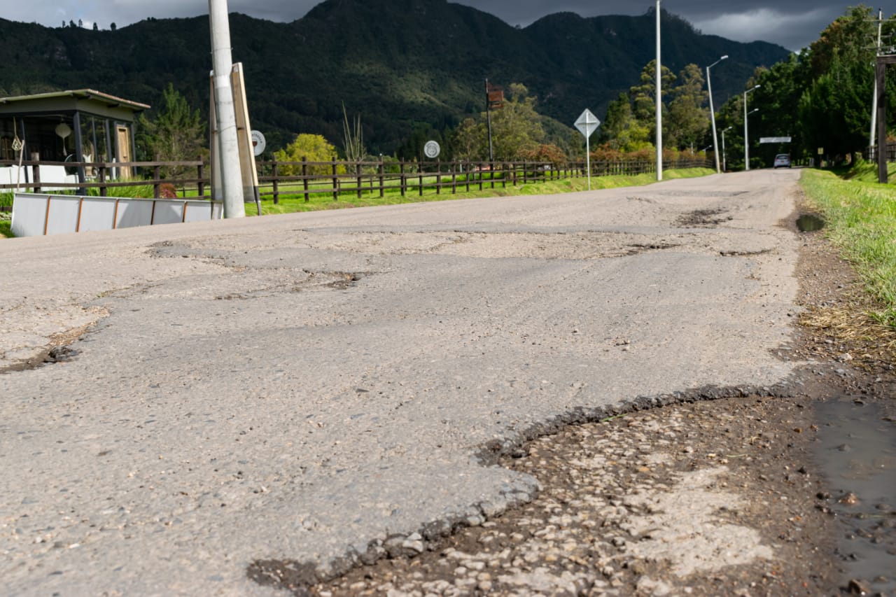 Gobierno invertirá $60.000 millones para restaurar vías de Cundinamarca