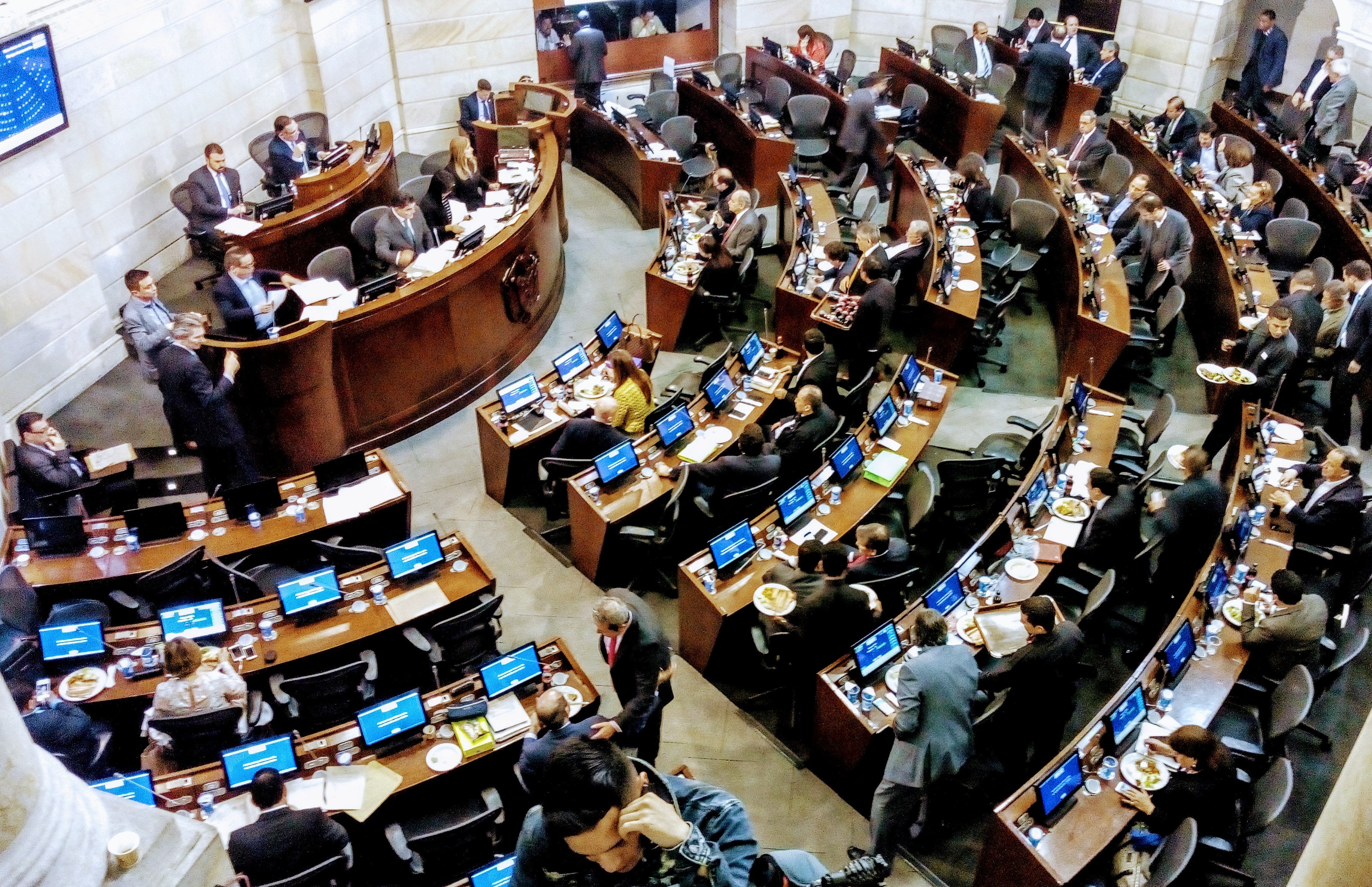 ¿Todos en la cama? La molestia por los impedimentos alrededor de la Ley TIC