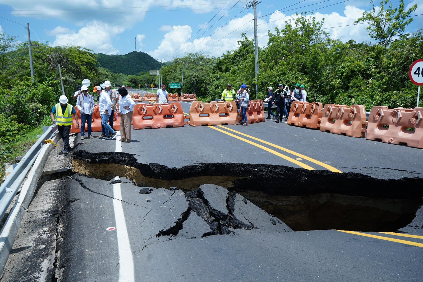 Vía Cartagena–Barranquilla podría reabrirse en un mes tras hundimiento