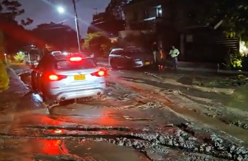 Congestión e inundación en las vías de Bogotá por fuertes y constantes lluvias