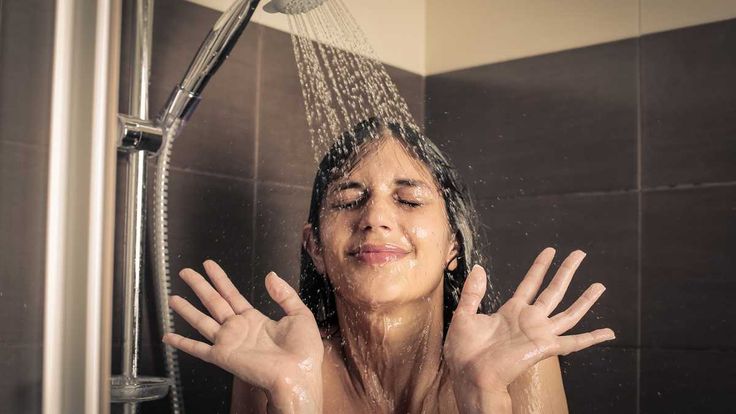 ¿Qué tan cierto es que debemos esperar una hora para bañarnos después de comer?