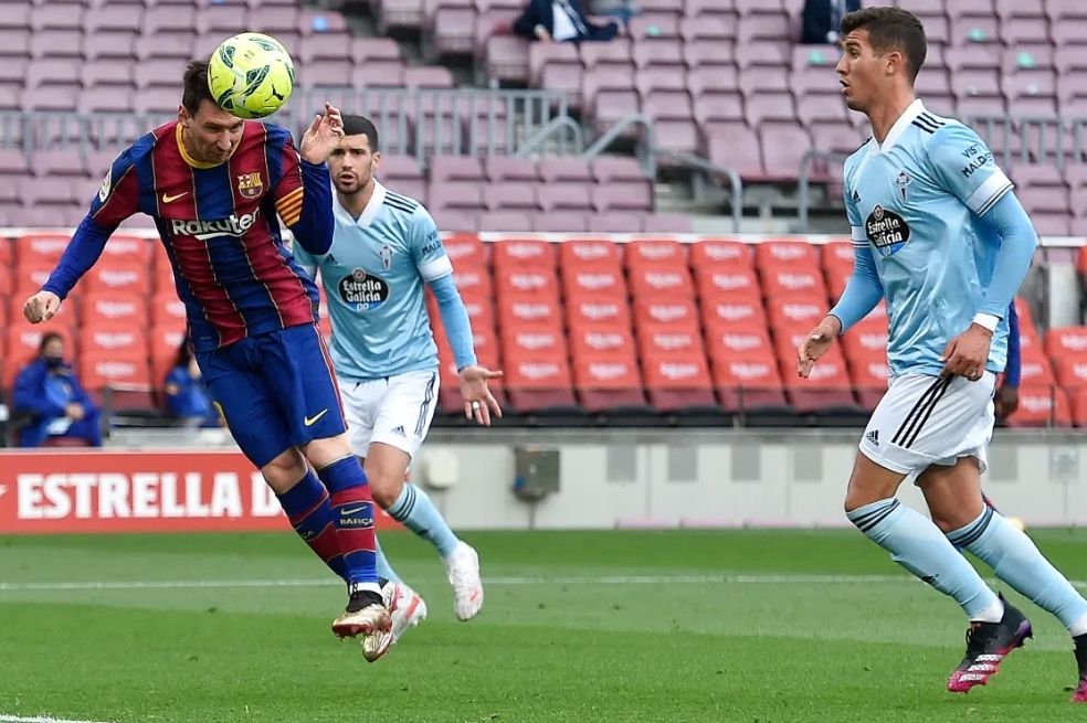 Pasó mucho tiempo desde que Messi dejó de ser feliz en Barcelona. Los malos resultados y el desbalance en el que cayó el club, poco a poco fueron rompiendo la magia. Ese es el último gol de Messi con Barcelona. Lo hizo en LaLiga contra el Celta de Vigo. Máximo goleador de la historia en el club catalán, Messi consiguió en Barcelona un total de 670 anotaciones.