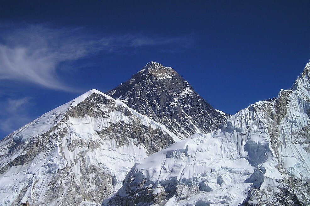 Ante el aumento de contaminación, Nepal prohibirá los plásticos en el Everest