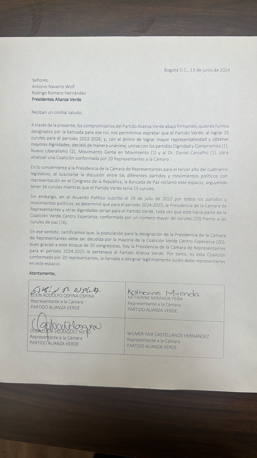 Esta fue la carta firmada por los compromisarios de Alianza Verde en la Cámara.