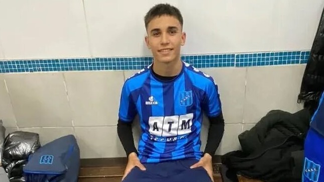 Tragedia en Argentina: futbolista de 18 años murió durante una cirugía de rodilla