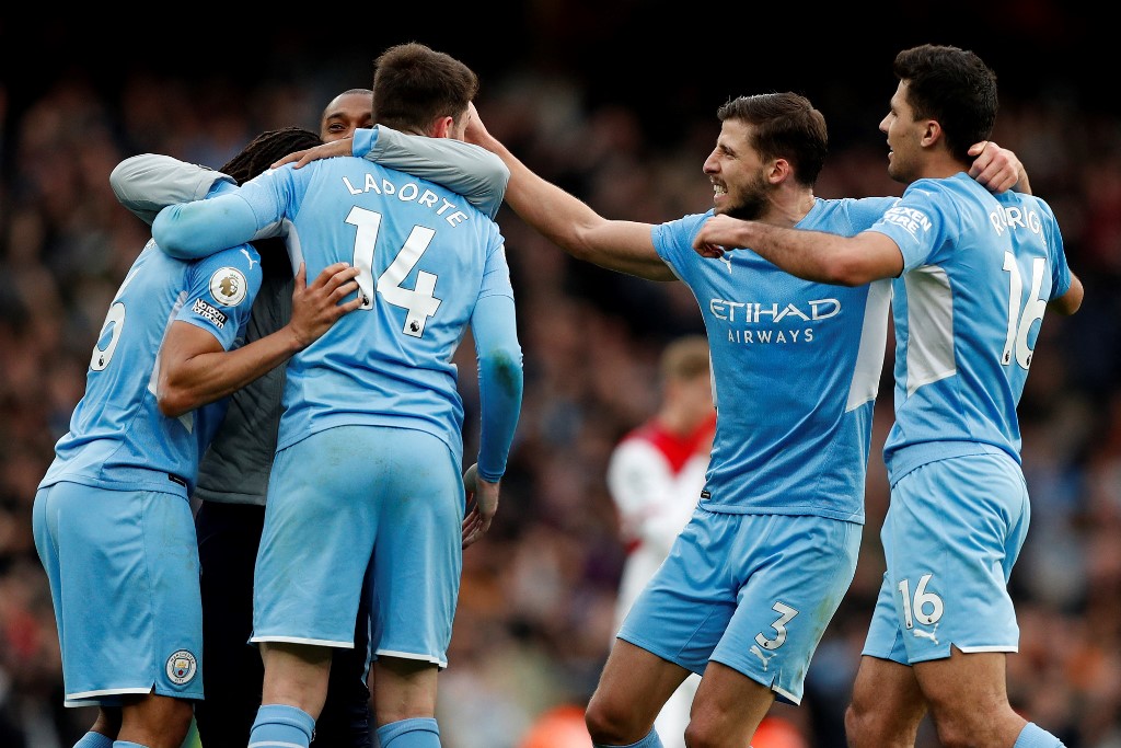 Manchester City alcanzó un trabajado triunfo en casa del Arsenal
