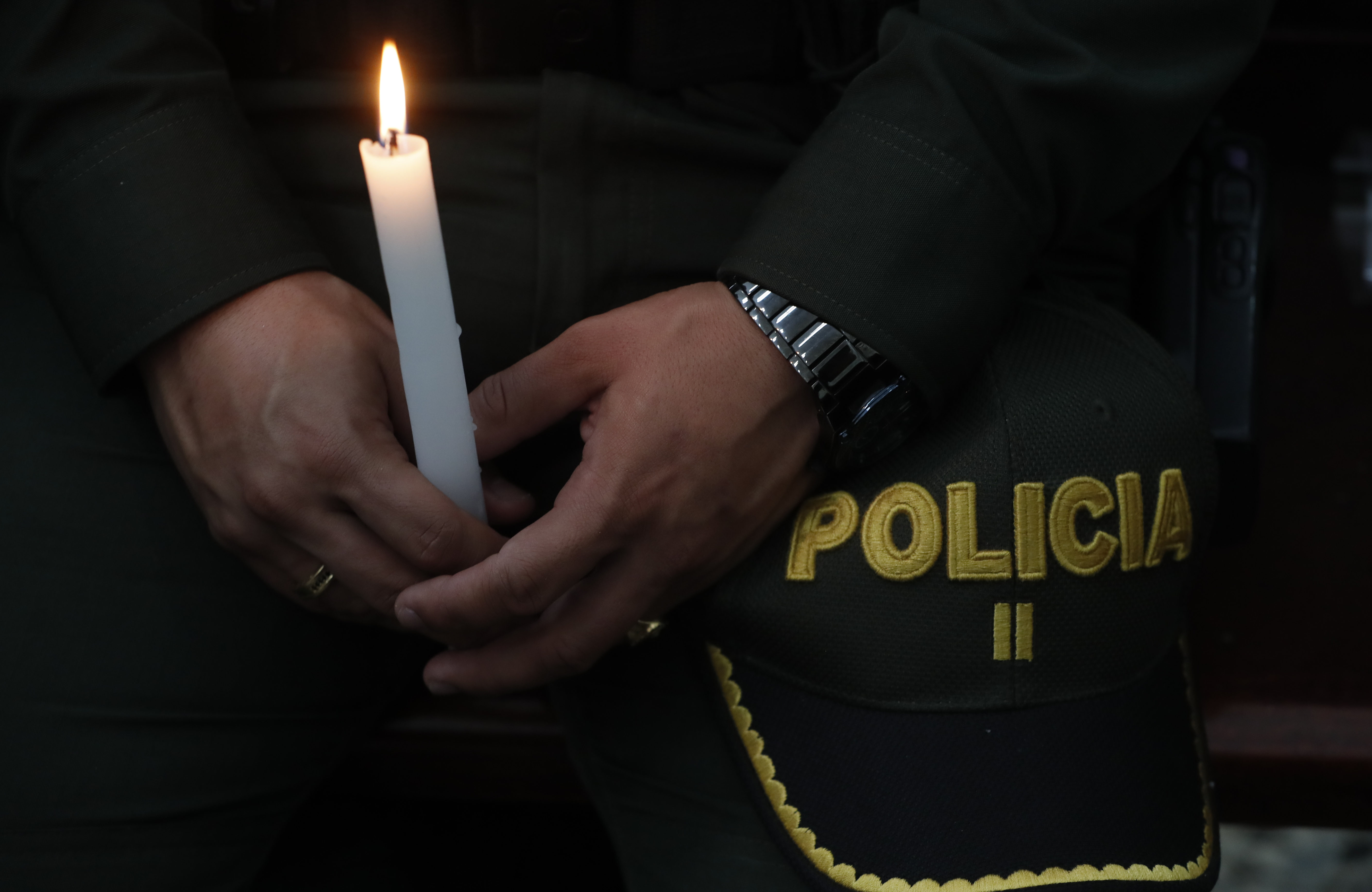 El Espectador le explica el por qué están atentando en contra de la Policía