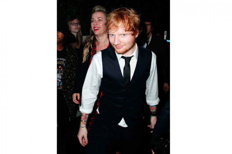 Lady Gaga confunde a Ed Sheeran con un camarero en los Grammy