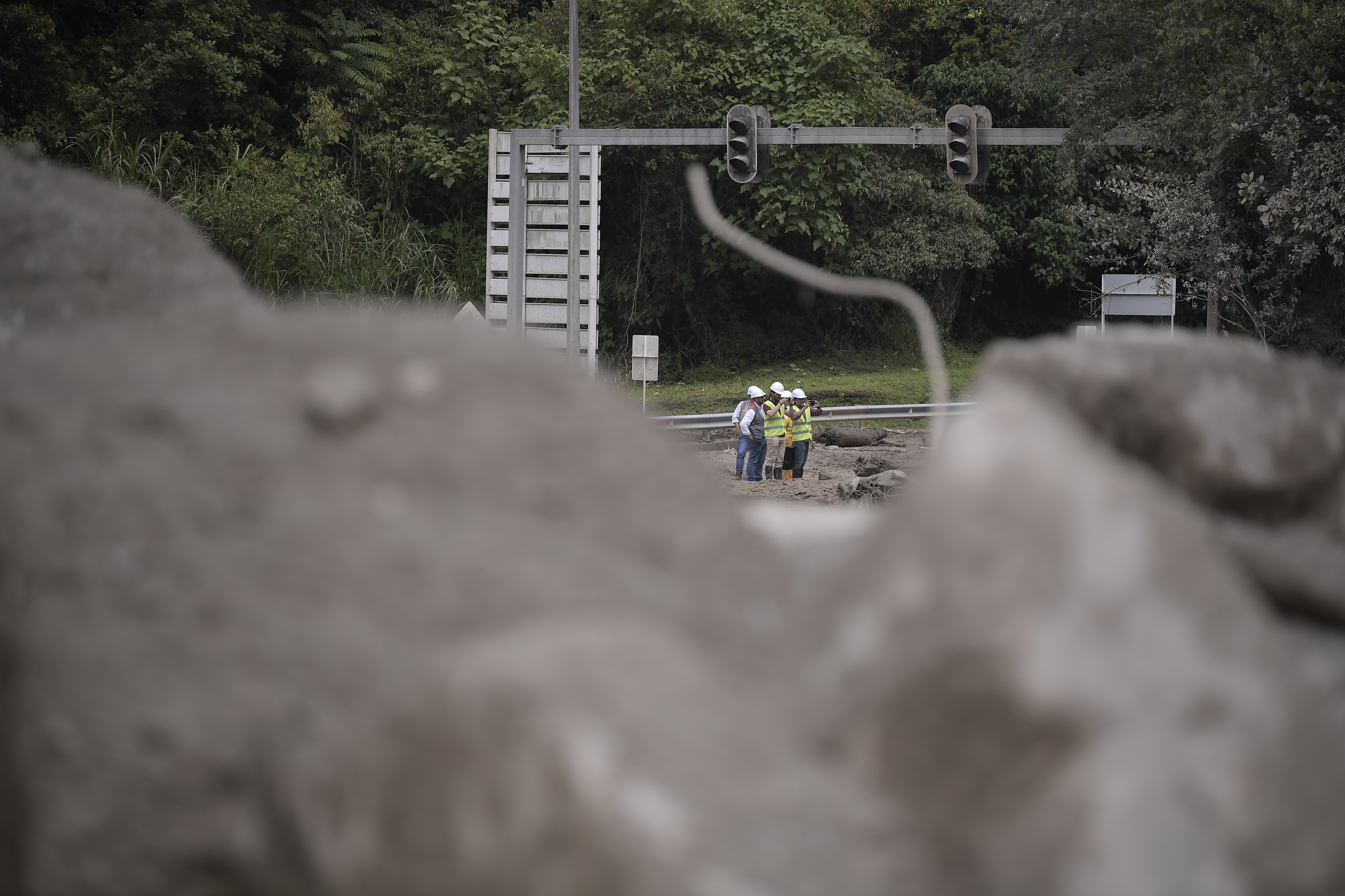 En la madrugada de este martes 18 de julio de 2023, una avalancha se presentó en la vereda Naranjal del municipio de Quetame, Cundinamarca, en inmediaciones del peaje del sector que comunica a Bogotá con Villavicencio.