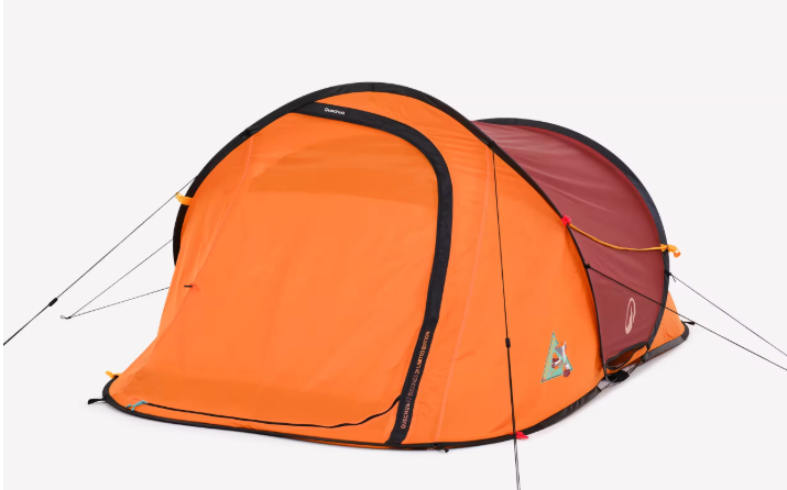 Carpa 2 seconds cerrada, su tela es impermeable y aguanta bien la lluvia