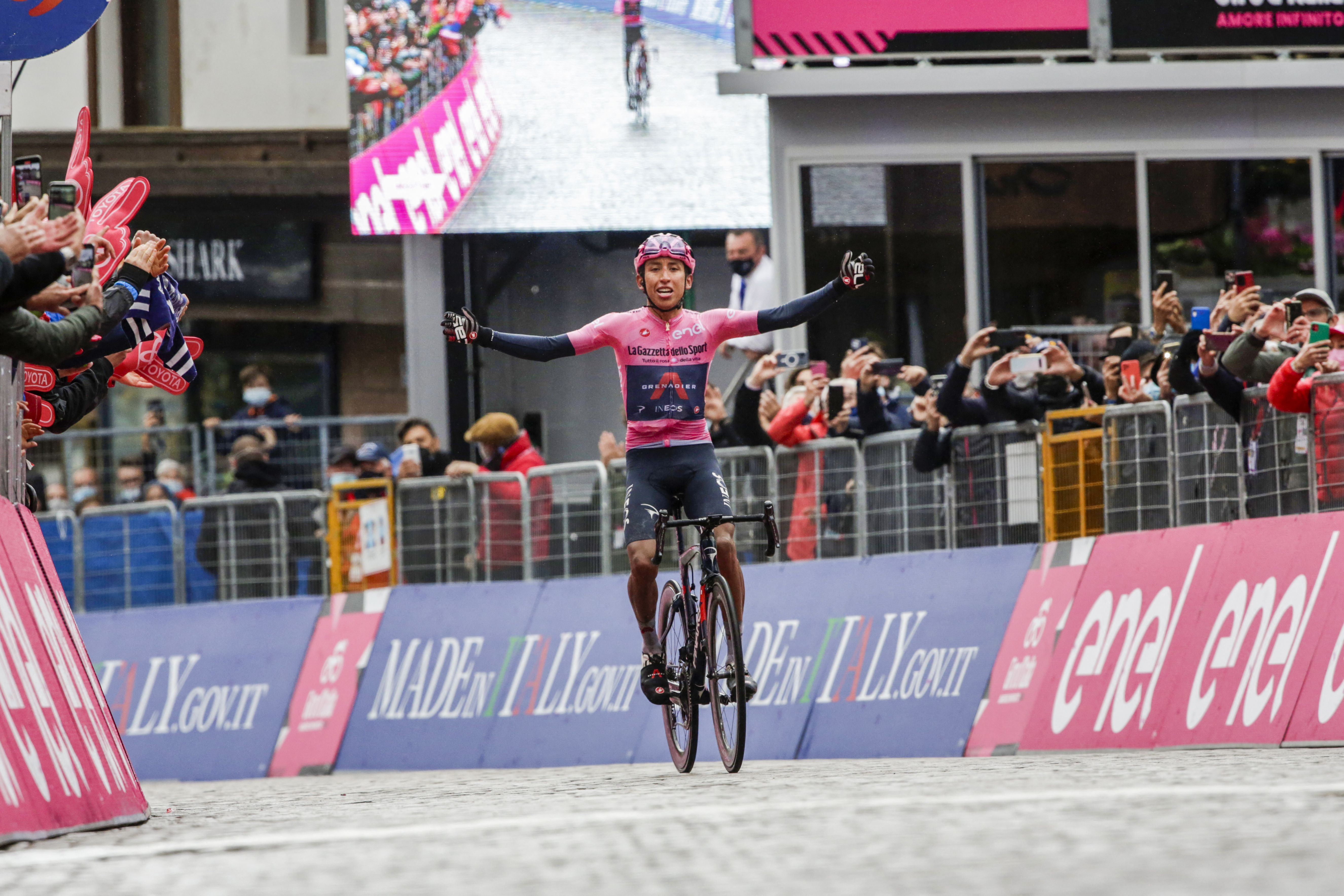 ¡Egan Bernal, espectacular!, ganó la etapa 16 del Giro de Italia 2021