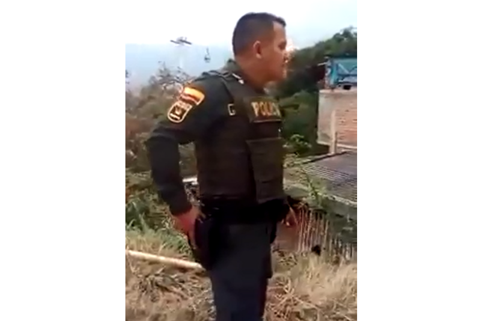 Denuncian que por disparo de un policía, un joven murió en la comuna 13 de Medellín