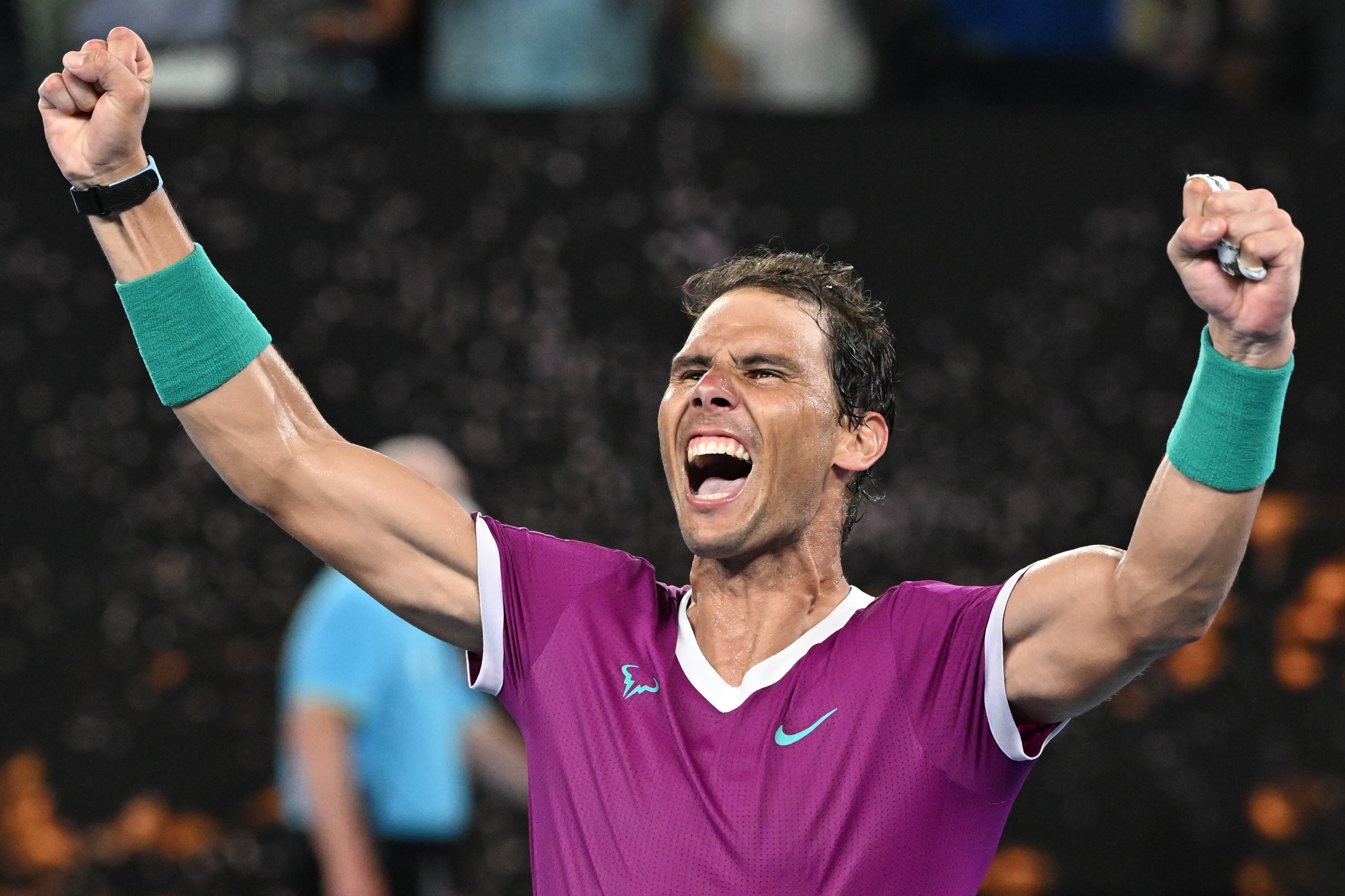Melbourne (Australia), 30/01/2022.- Rafael Nadal of Spain celebrates after defeating Daniil Medvedev of Russia in the men'Äôs singles final at the Australian Open grand slam tennis tournament at Melbourne Park in Melbourne, Australia, 30 January 2022. (Tenis, Abierto, Rusia, España) EFE/EPA/DAVE HUNT AUSTRALIA AND NEW ZEALAND OUT