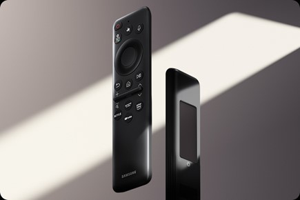 Los controles remotos ECO de los QLED se cargan con luz o señales de radio, eliminando el uso de baterías.