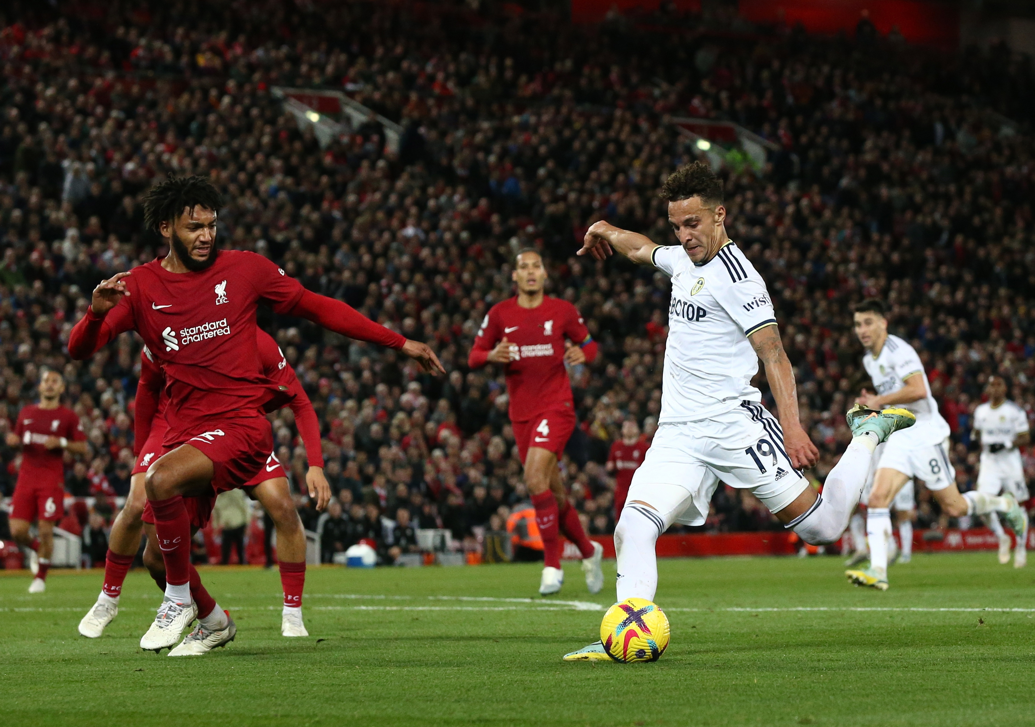 En el último minuto del encuentro, Leeds derrotó a Liverpool en Anfield