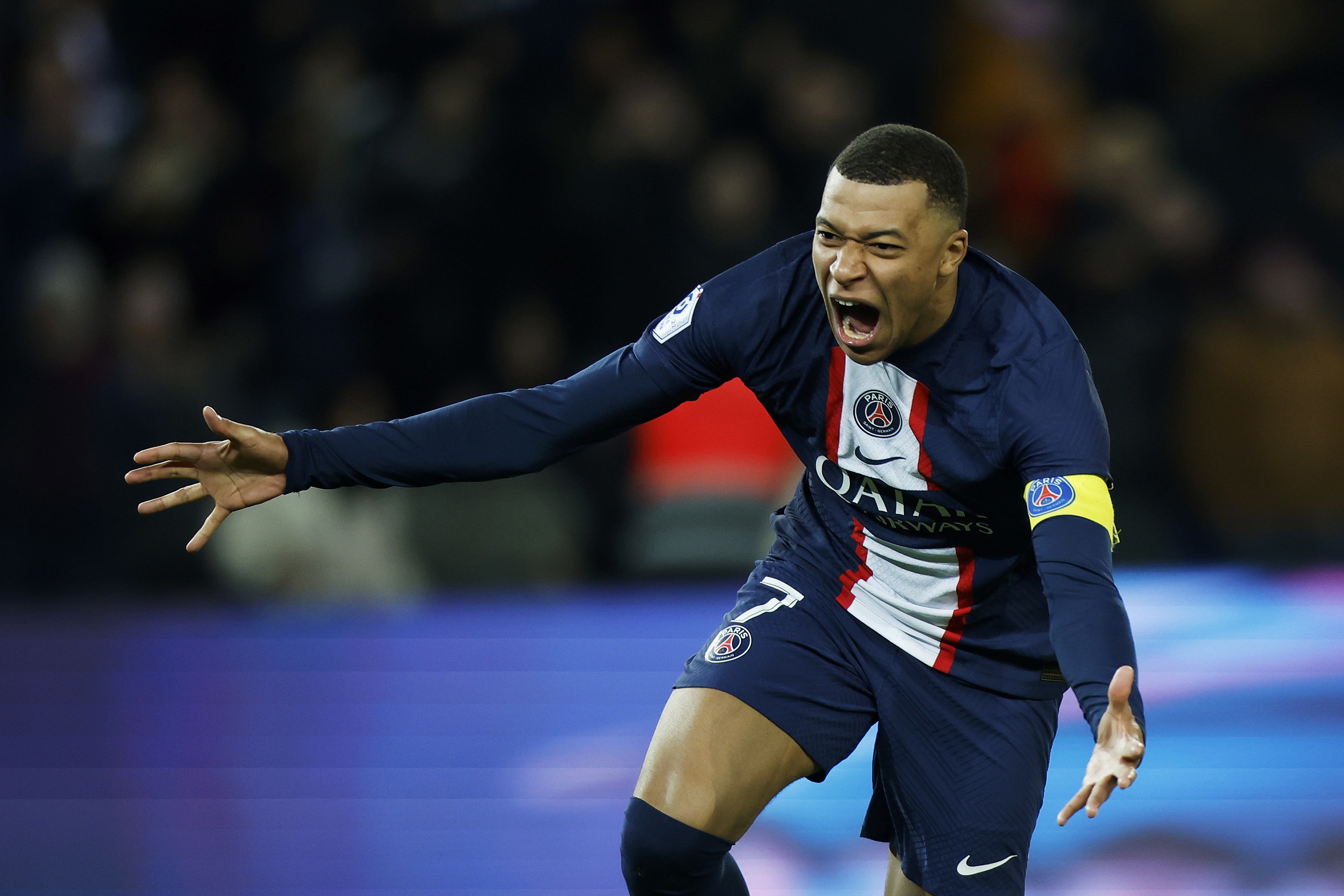 Paris (France), 04/03/2023.- Paris Saint Germain's Kylian Mbappe celebrates scoring the 4-2 goal during the French Ligue 1 soccer match between PSG and FC Nantes, in Paris, France, 04 March 2023. Mbappe became the all time goal scorer for PSG with 201 goals. (Francia) EFE/EPA/YOAN VALAT