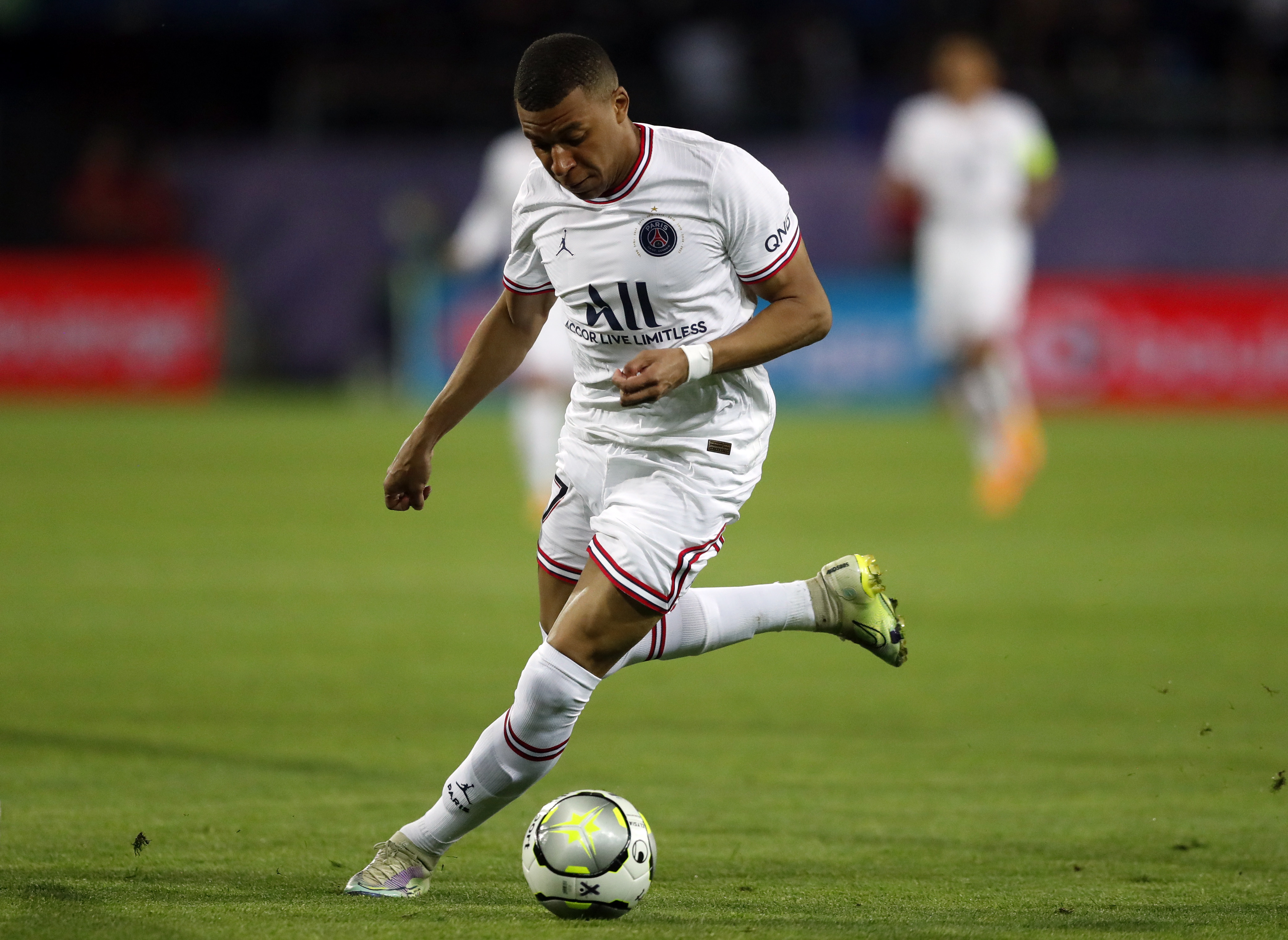 Montpellier (France), 14/05/2022.- Kylian Mbappe in action during the soccer ligue 1 match between Montpellier HSC and Paris Saint Germain, at La Mosson stadium in Montpellier, France, 14 May 2022. (Francia) EFE/EPA/Guillaume Horcajuelo