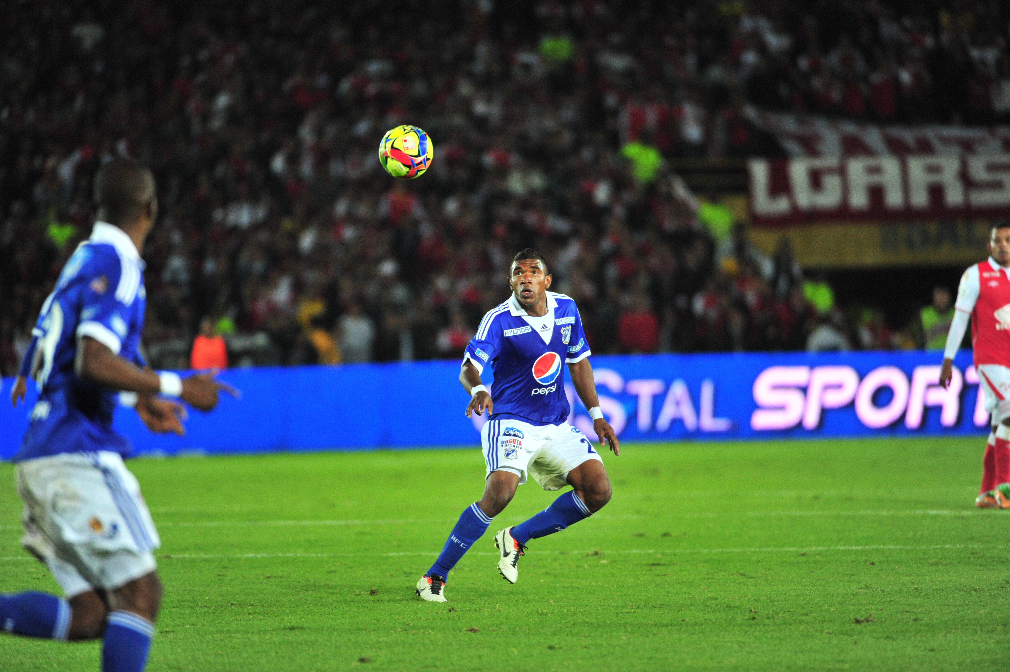 Futbolista colombiano, centrocampista de Millonarios en el partido ante Santa Fe por la novena fecha de la Liga Postobón I-2013.