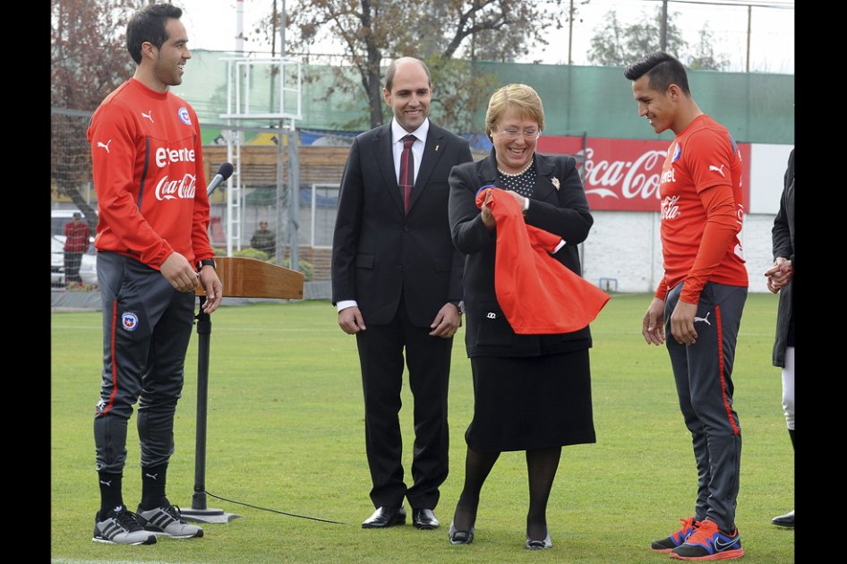 Chile viajó a Brasil en medio de la ovación de sus hinchas