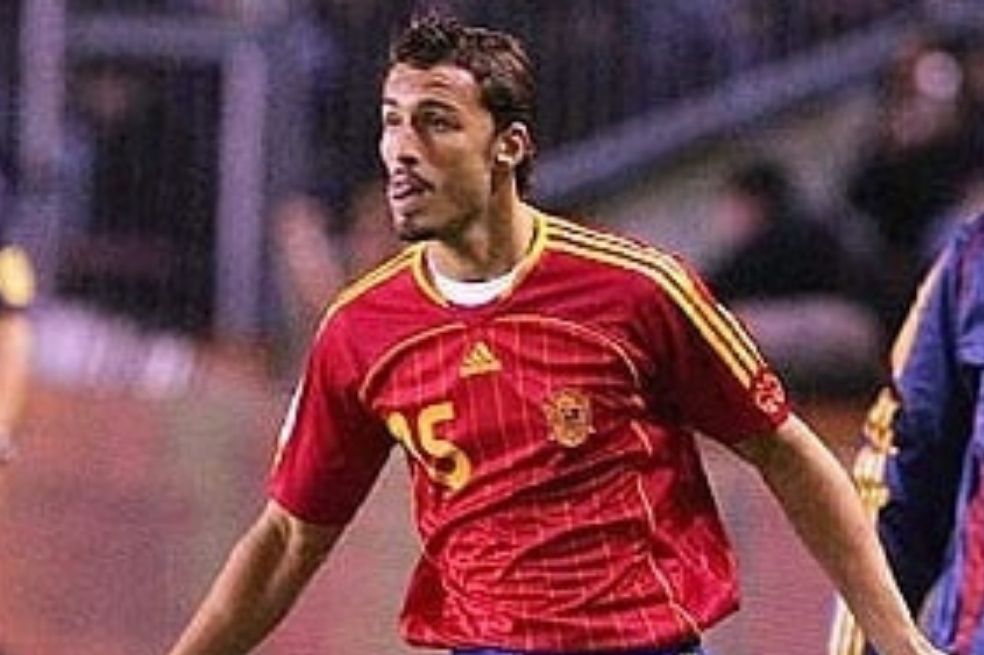 Antonio Puerta: Este español de 22 años jugó en el Sevilla desde el 2004 donde ganó cinco títulos. En un partido contra el Getafe en agosto del 2007 se desplomó en la cancha por un paro cardiorespiratorio. Inmediatamente fue llevado al hospital donde sufrió cinco paros más. Puerta falleció tres días después por una displasia arritmogénica.