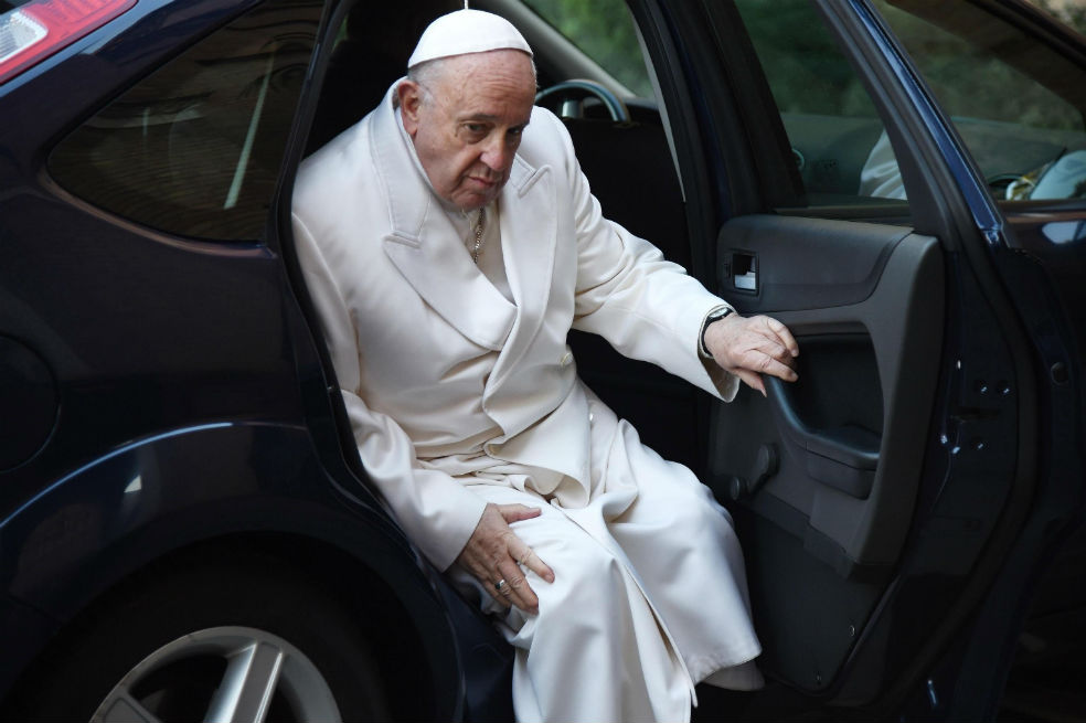 El papa regresó al Vaticano tras cinco días de ejercicios espirituales