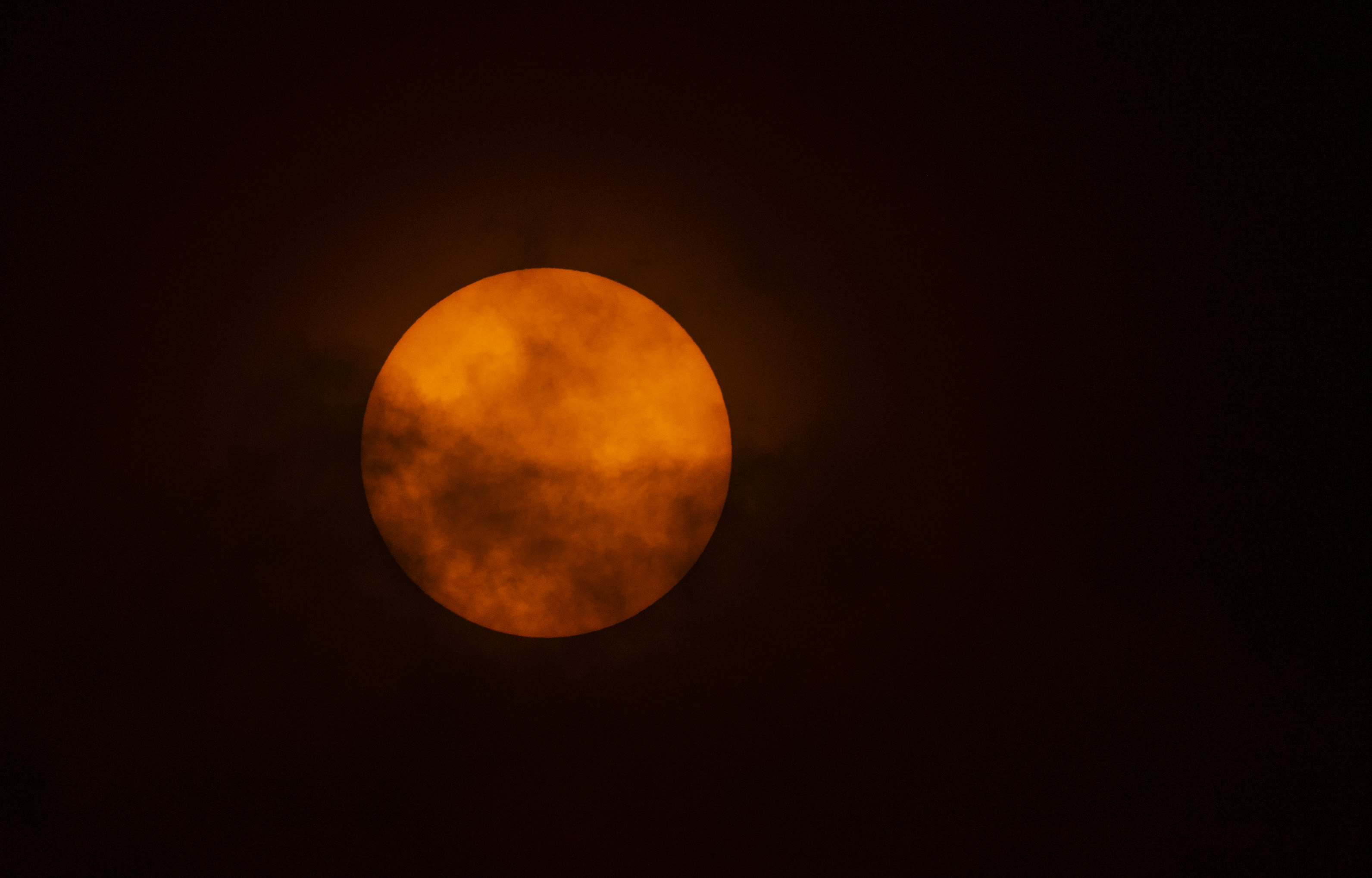 Eclipse lunar: virgo, piscis y otros signos del zodiaco afectados hoy 26 de mayo