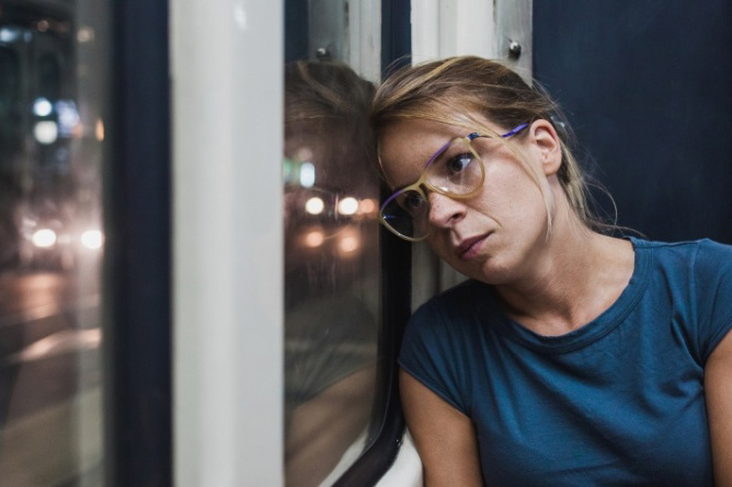 ¿Es machista que las mujeres vayan sentadas en TransMilenio?