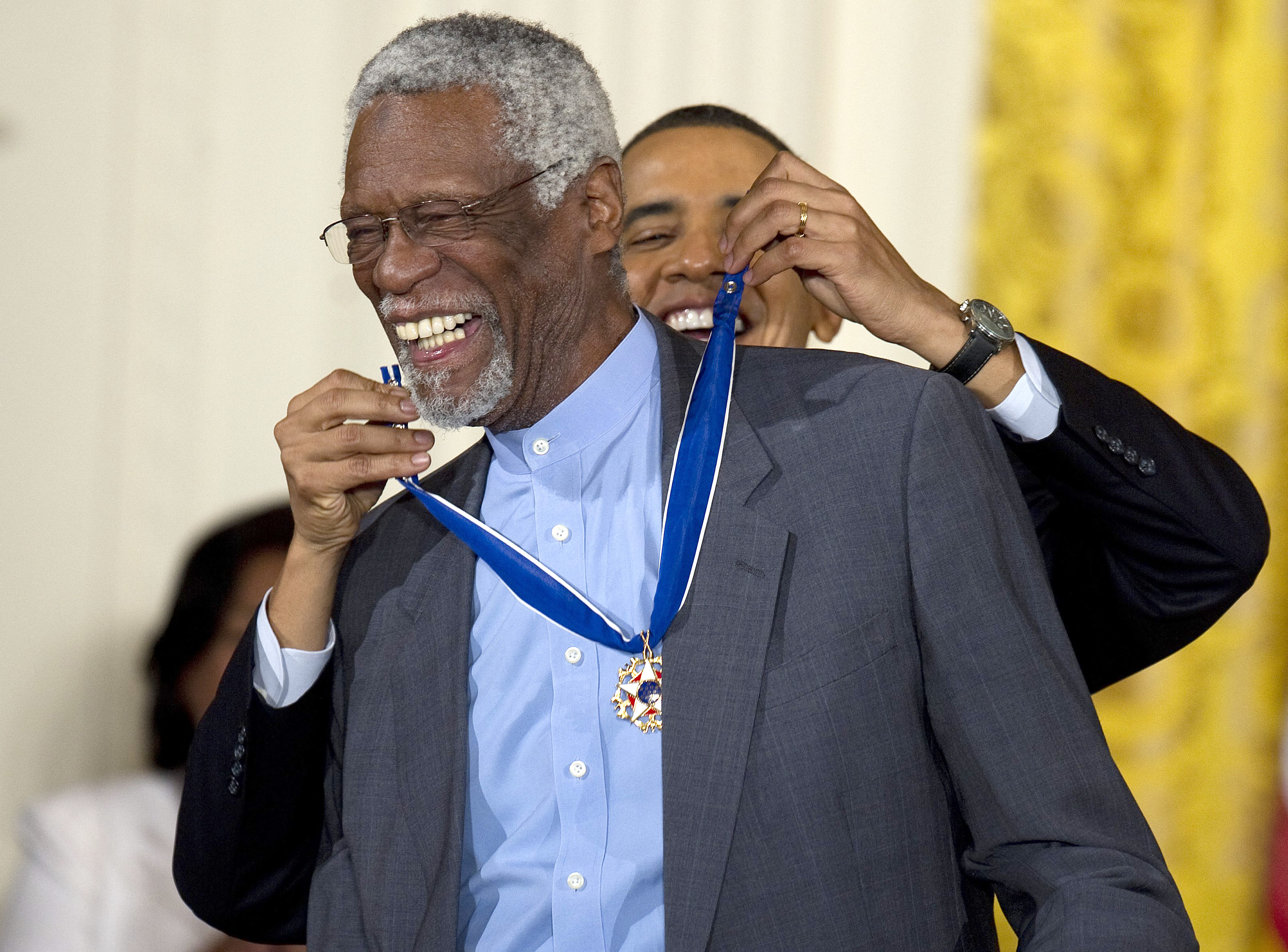 Murió Bill Russell, el gran ‘Señor de los Anillos’ de la NBA