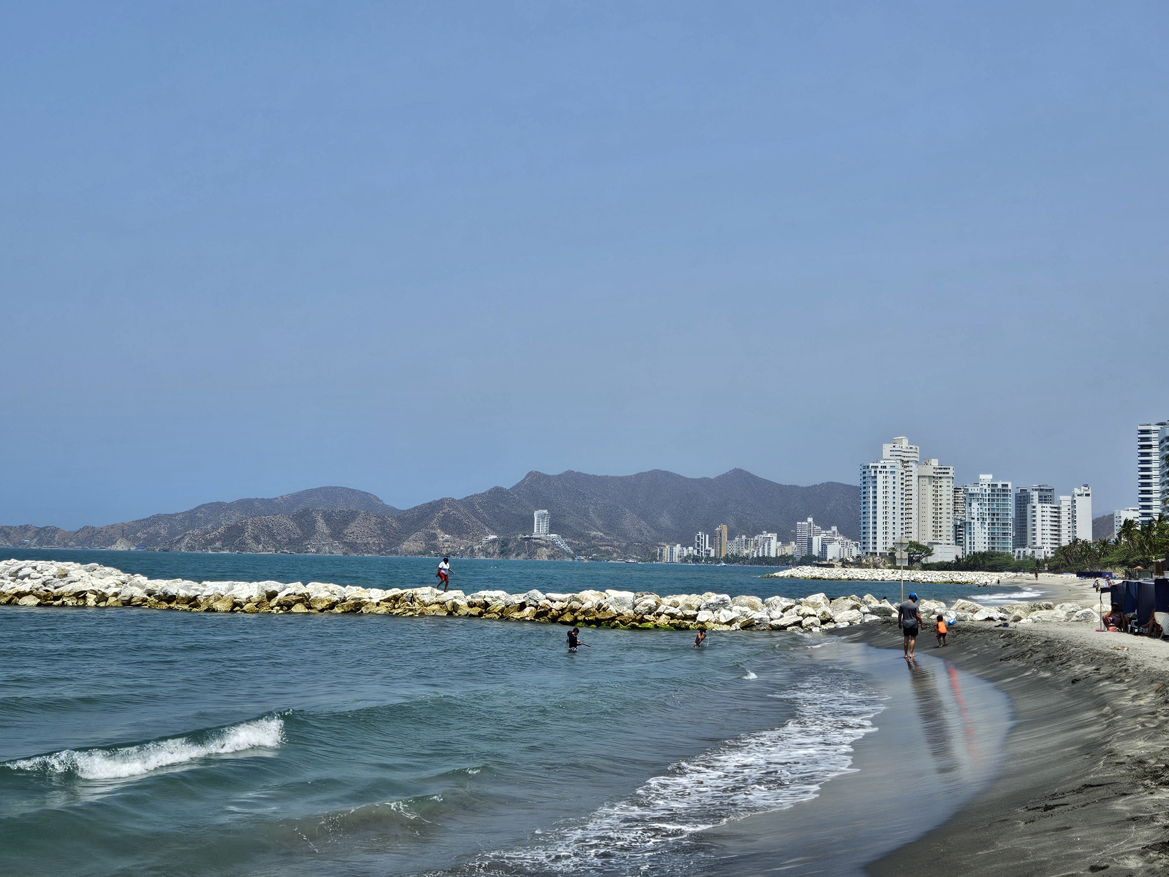 Playa Salguero en Santa Marta desaparece en medio de millonarias obras sin terminar