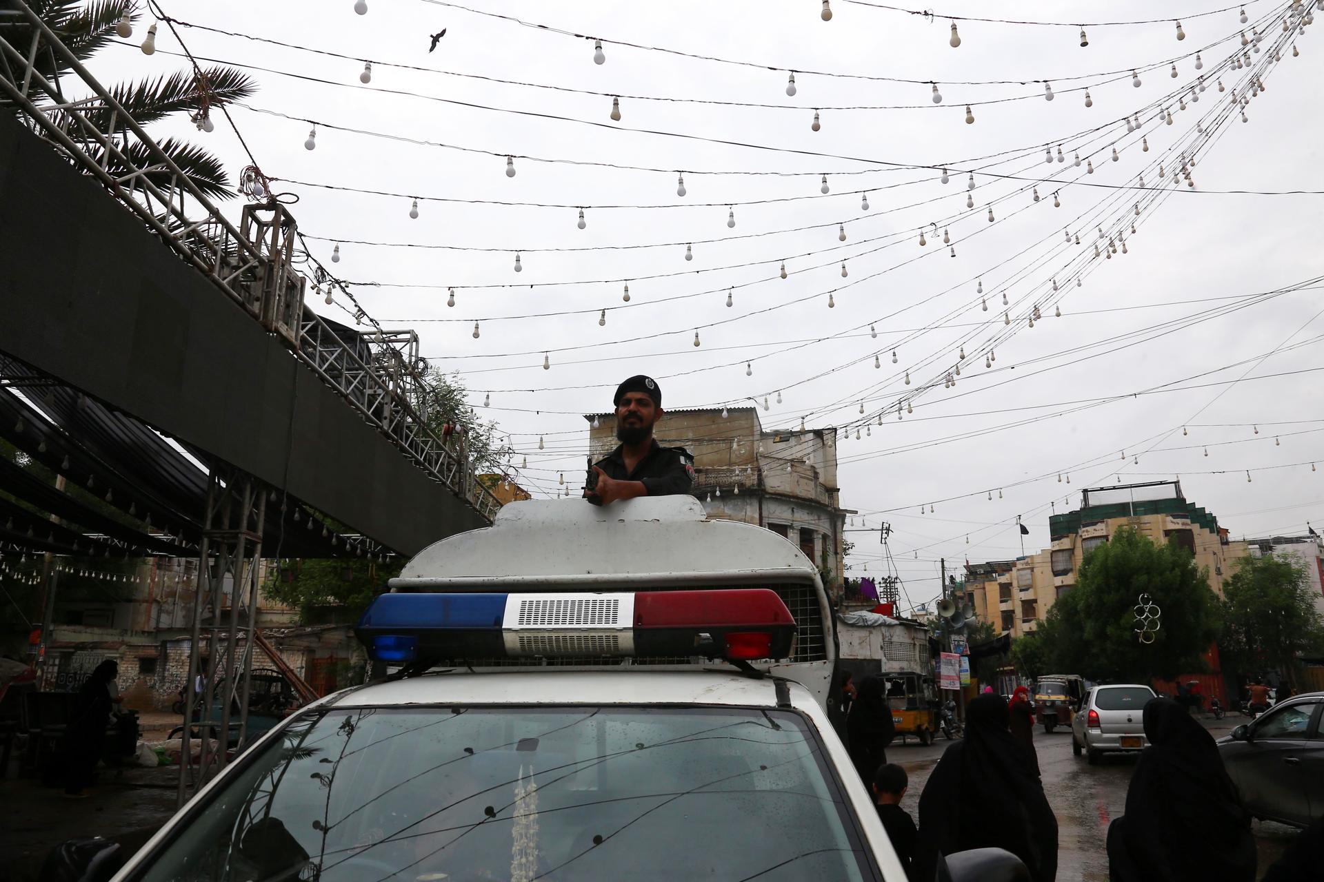 Un atentado suicida en Pakistán deja 16 soldados muertos y varios civiles heridos