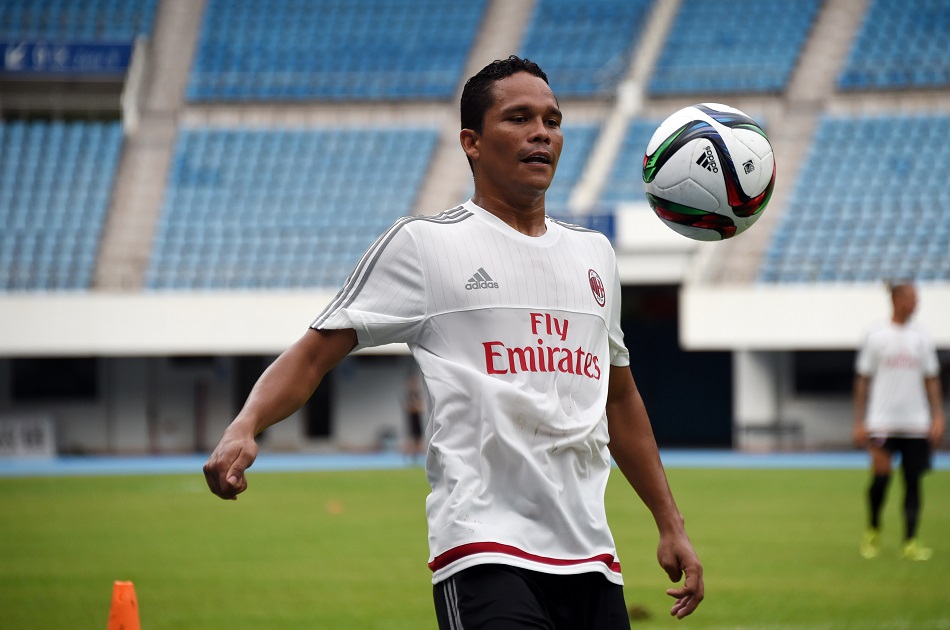 Carlos Bacca ilusiona y hace sonreír al Milan