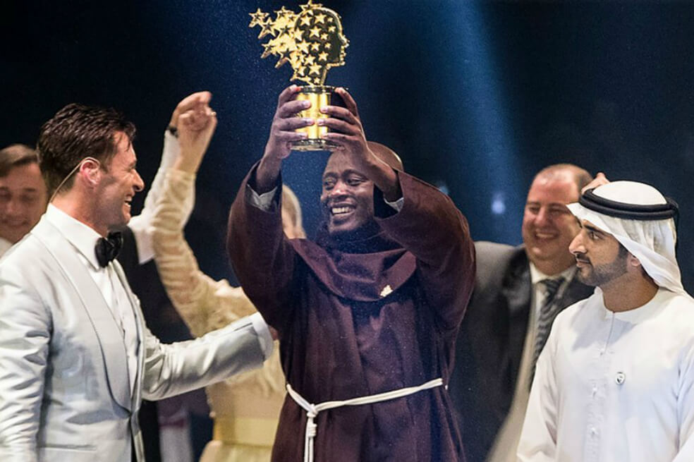 Peter Tabichi, profesor de ciencias en Kenia, gana el “Nobel” de educación