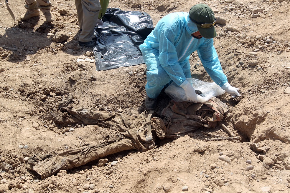 Más de 200 fosas comunes con restos de civiles fueron halladas en Irak