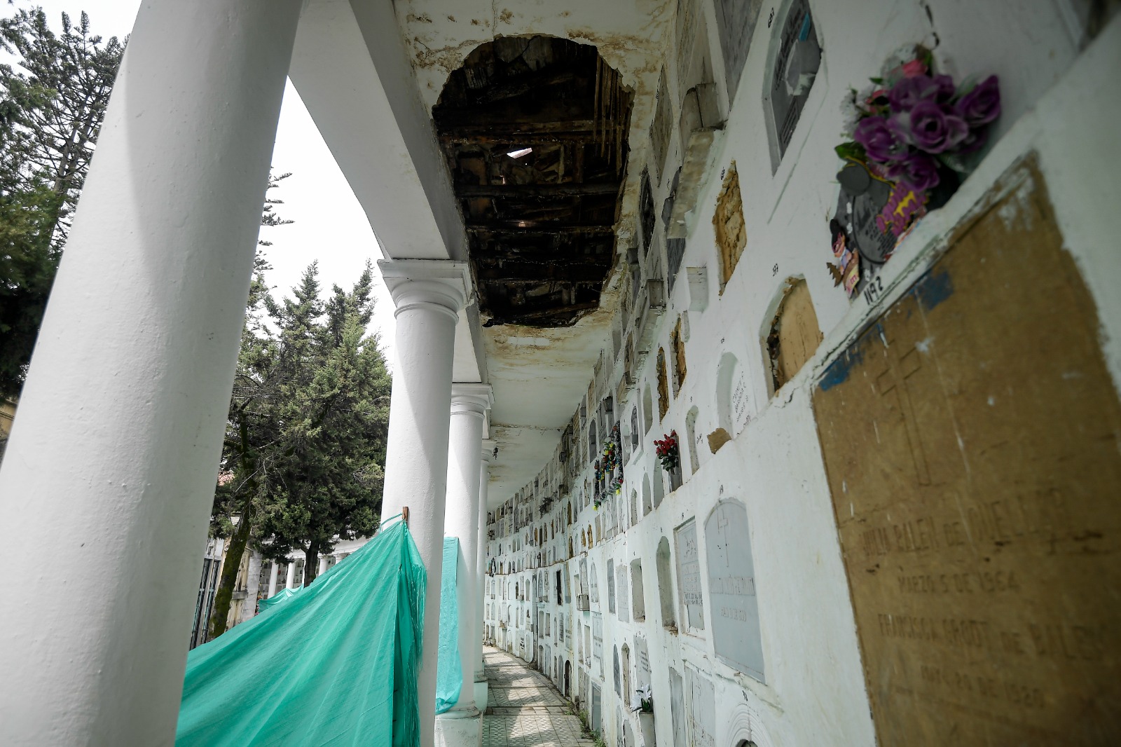 Hoy en día en el cementerio se pueden apreciar reformas en la fachada, mal estado en el interior de la elipse y masivos rituales en conmemoración de personajes que se encuentran en el lugar.