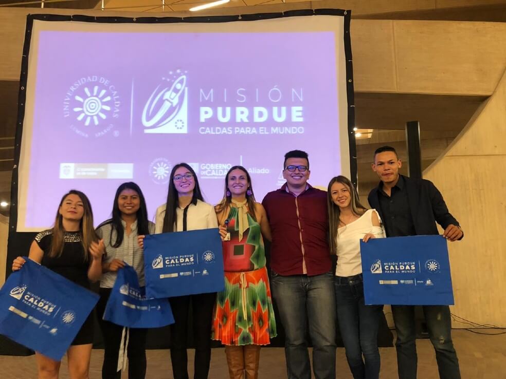 De las montañas de Caldas a la Universidad de Neil Armstrong: 40 jóvenes campesinos en busca de un sueño