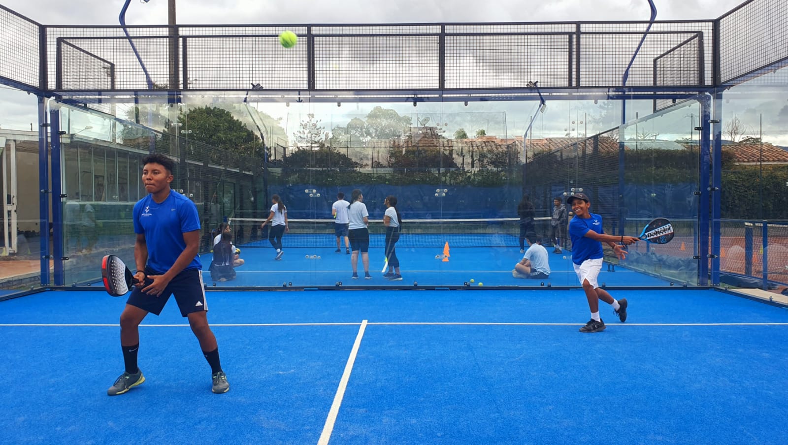 Pádel vs. Fútbol 5, la nueva rivalidad en el deporte recreativo de Bogotá