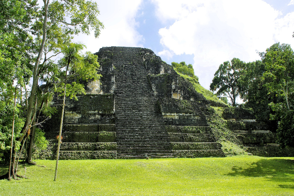 Tikal, la joya maya de GuatemalaPixabayGuatemala mantiene cerradas sus fronteras a los extranjeros desde marzo como medida para evitar los contagios de COVID-19, que superan los 2.200 casos en el país centroamericano, entre ellos 44 muertos y 159 recuperados.