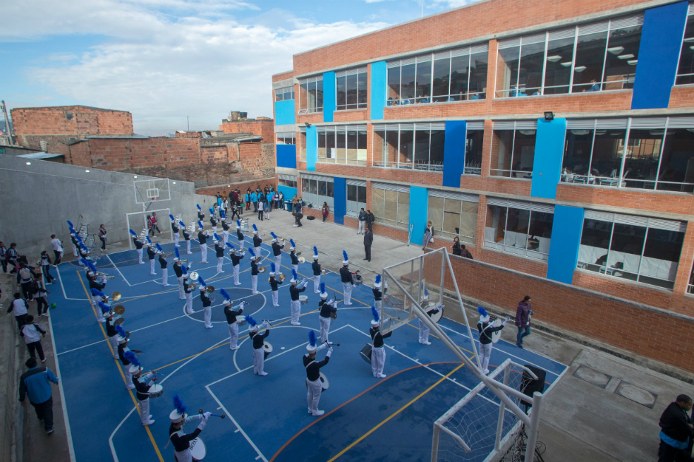 Distrito entrega colegio reconstruido en el sur de Bogotá