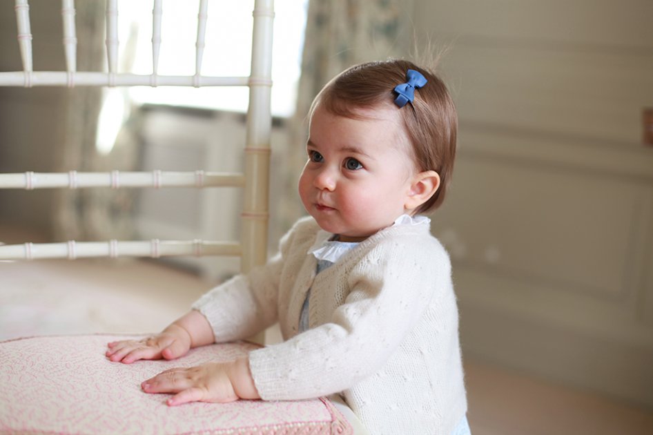 Princesa Carlota recibe un sonajero de 40.000 euros por su primer cumpleaños