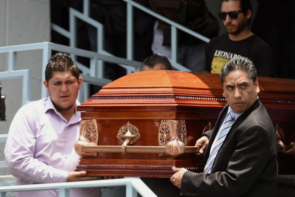 Familiares y conocidos despidieron al reportero gráfico asesinado en México. / AFP